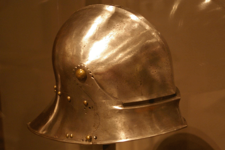 Walters-Art-Museum-sallet---front-quarter-and-top-showing-crest-holes-by-thoog.gif