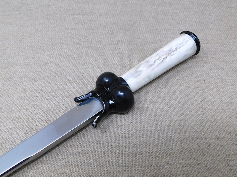 15thC black white bollck dagger 3MA.JPG