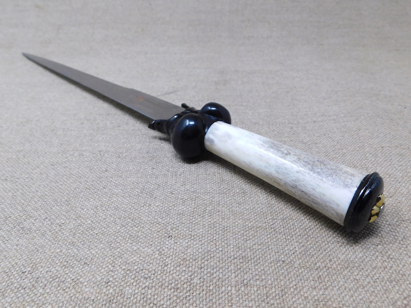 15thC black white bollck dagger 5MA.JPG