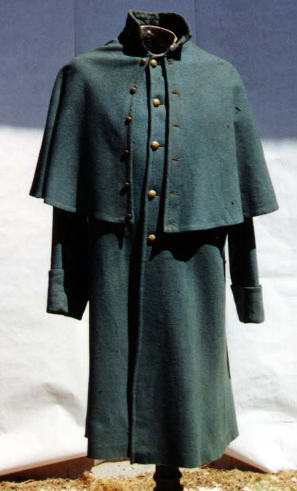 Infantry Greatcoat with shoulder capes del siglo 19 utilizado por los soldados de infantera y caballera, como el que usa Lee van cleef en por unos dolares ms. (1).JPG