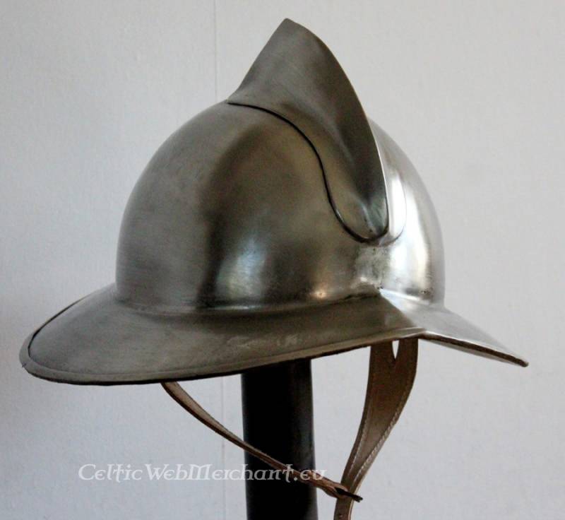 maciejowski-kettle-hat-with-crest.jpg