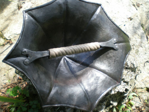 Robert of Stokeswood Talhoffer buckler - back showing handle detail.jpg