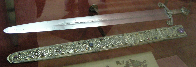 Sword of St. Ferdinand III ca.13th.C. Royal-Armoury-Madrid 5 .jpg