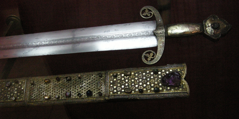 Sword of St. Ferdinand III ca.13th.C. Royal-Armoury-Madrid 6 .jpg