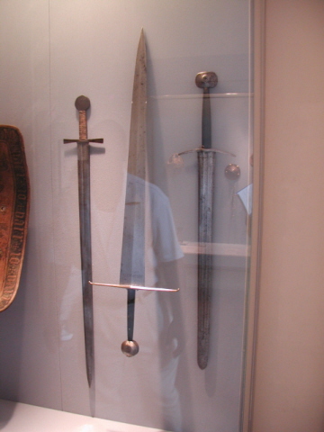 swords at MET 007.jpg