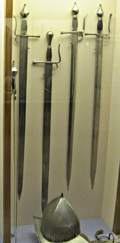 Venetian swords2.jpg
